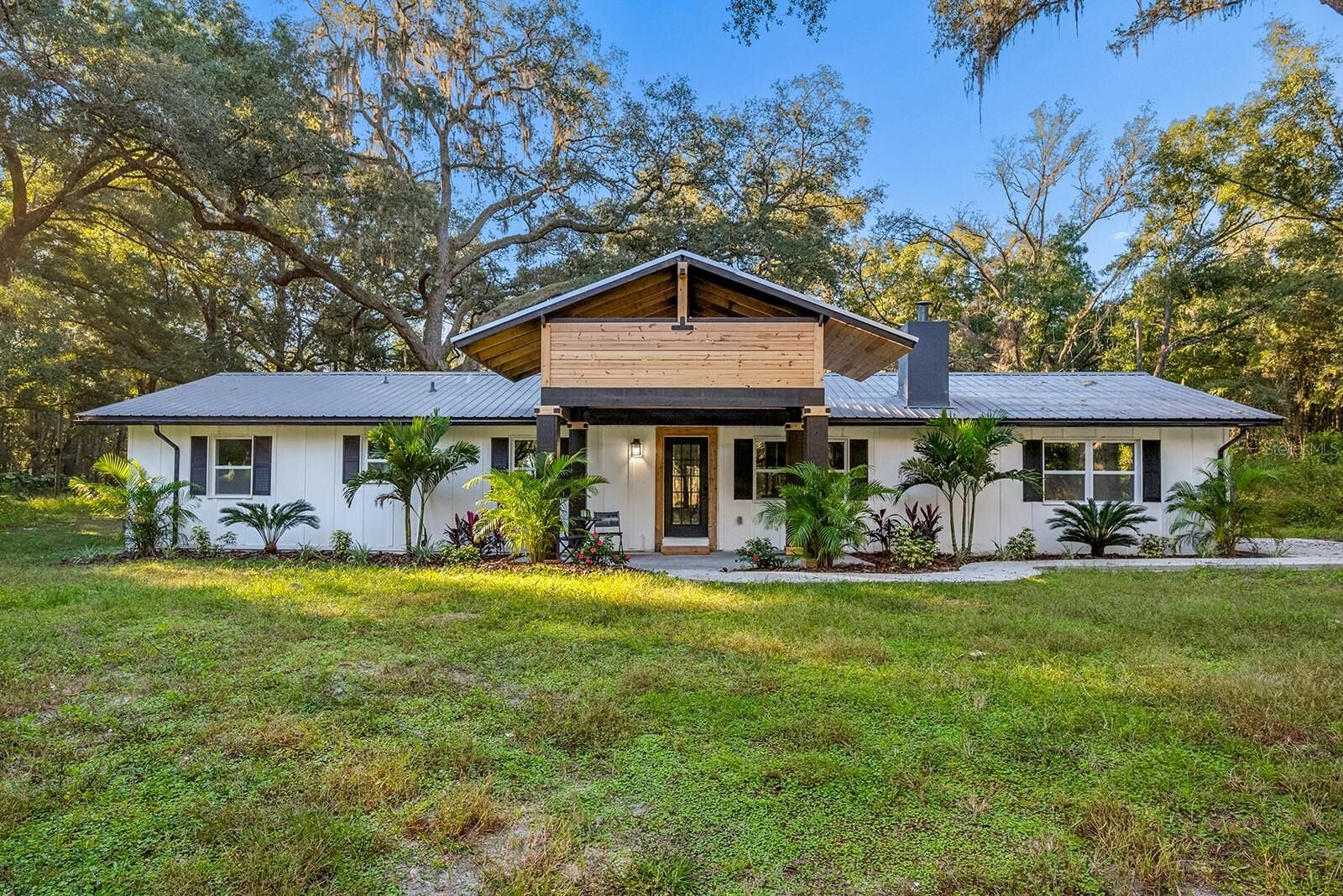 Property Photo:  7519 SE 30th Street  FL 32669 