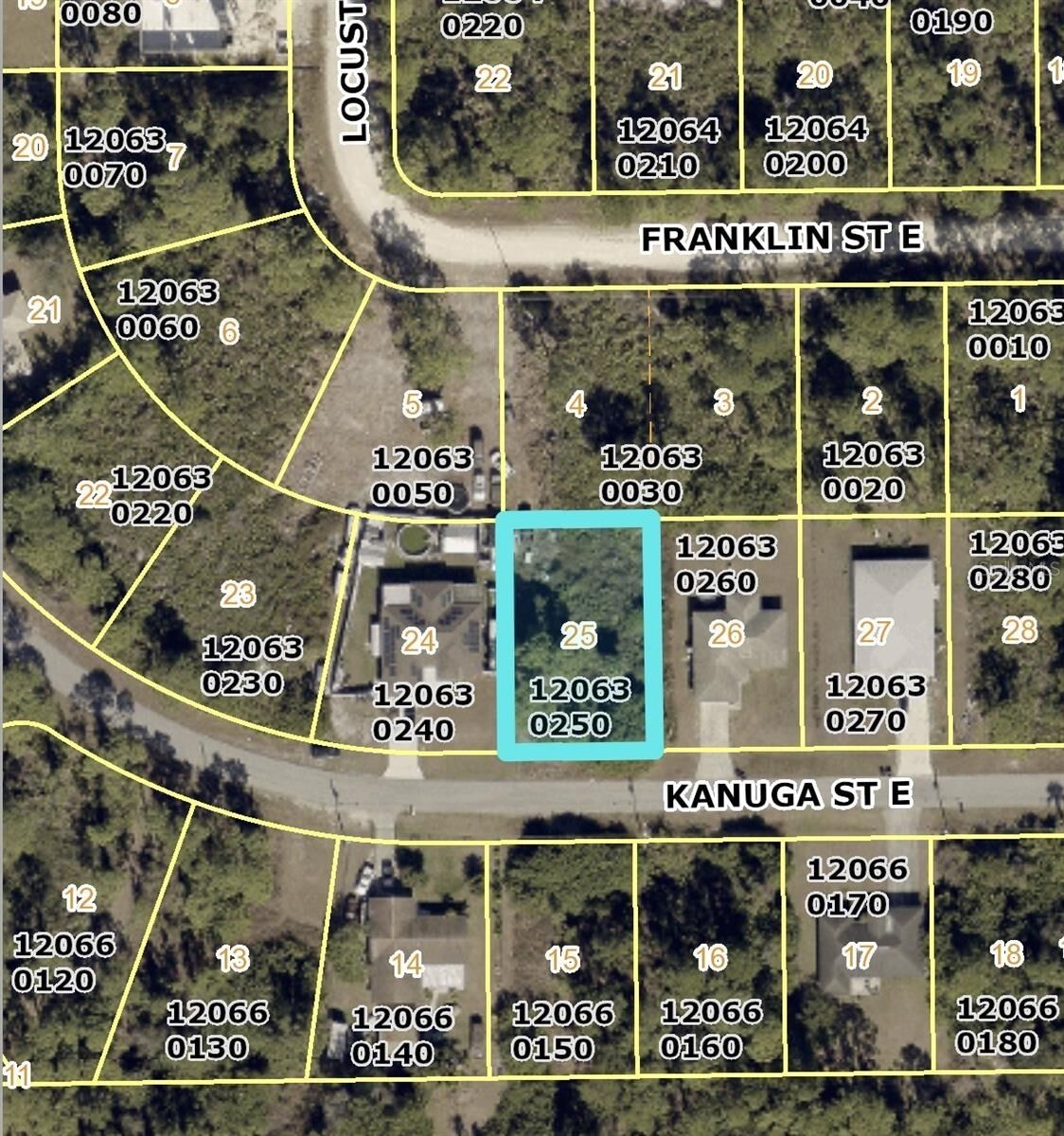 Property Photo:  913 Kanuga Street E  FL 33974 