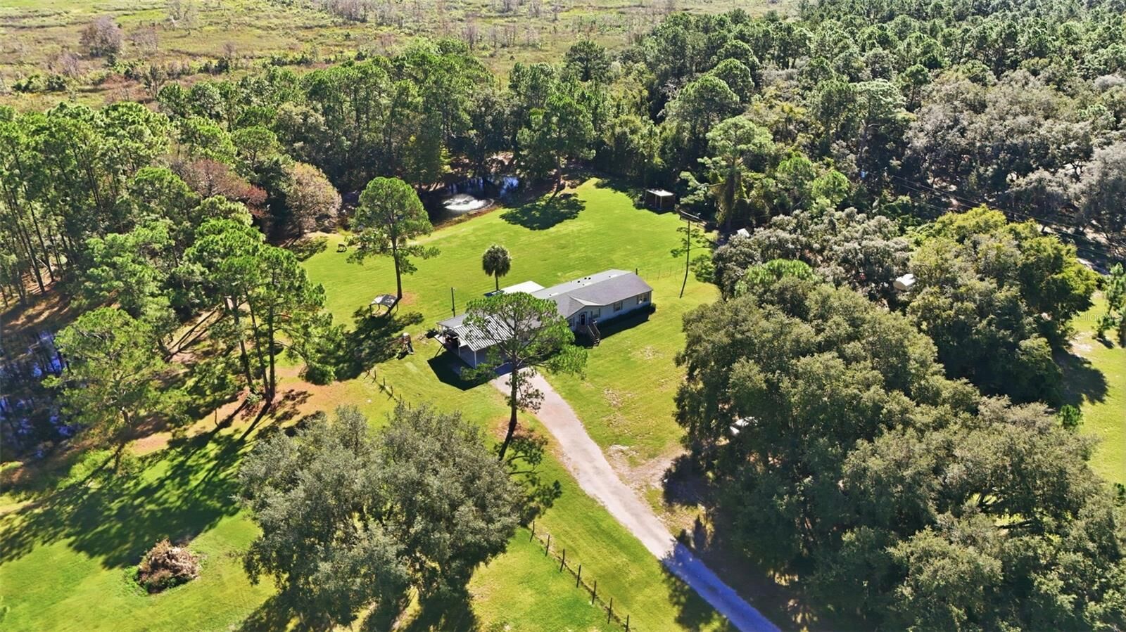 Property Photo:  40928 Bridle Path Lane  FL 34788 