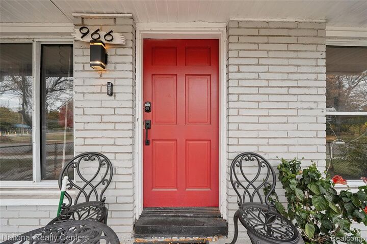 Property Photo: 966 E Greendale MI 48203 2165