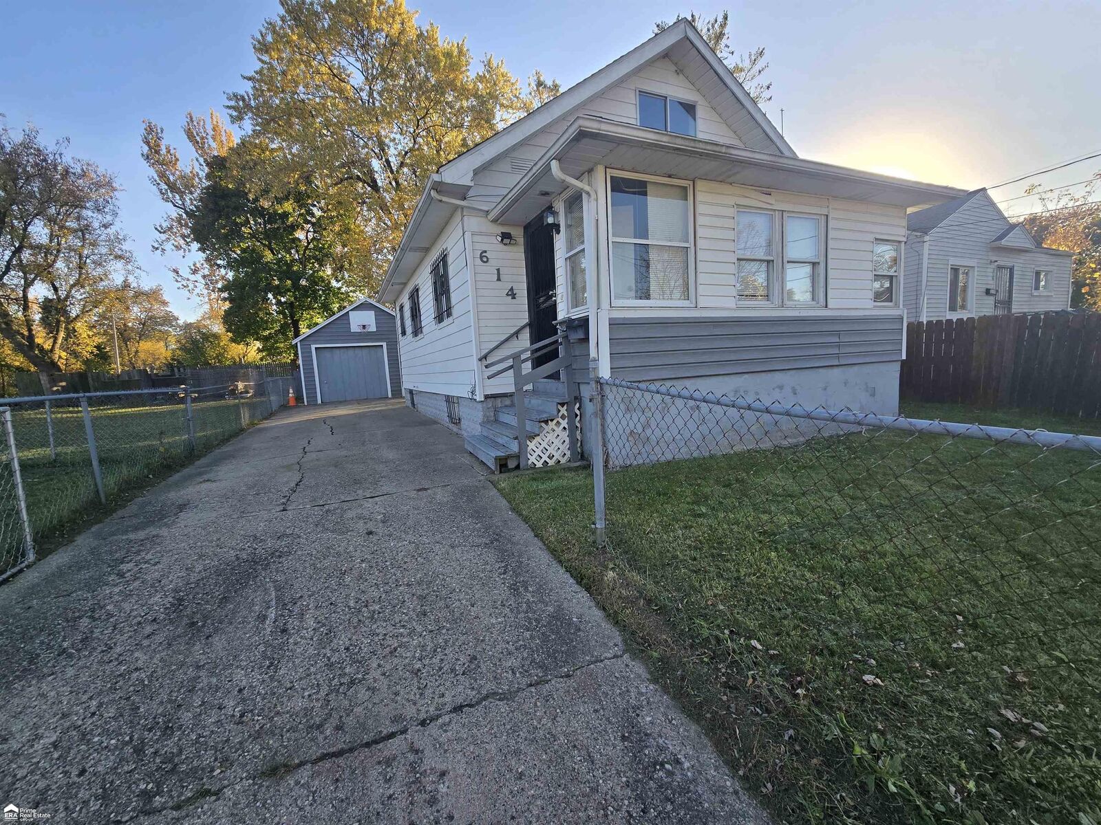 Property Photo:  614 E Hobson Street  MI 48505 
