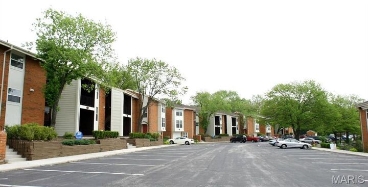 Property Photo:  1935 Greenglen 304  MO 63122 