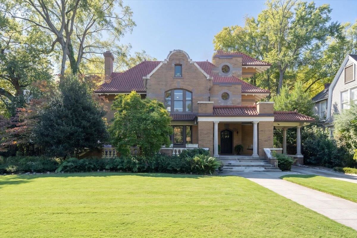 Property Photo:  1487 Central Ave  TN 38104 