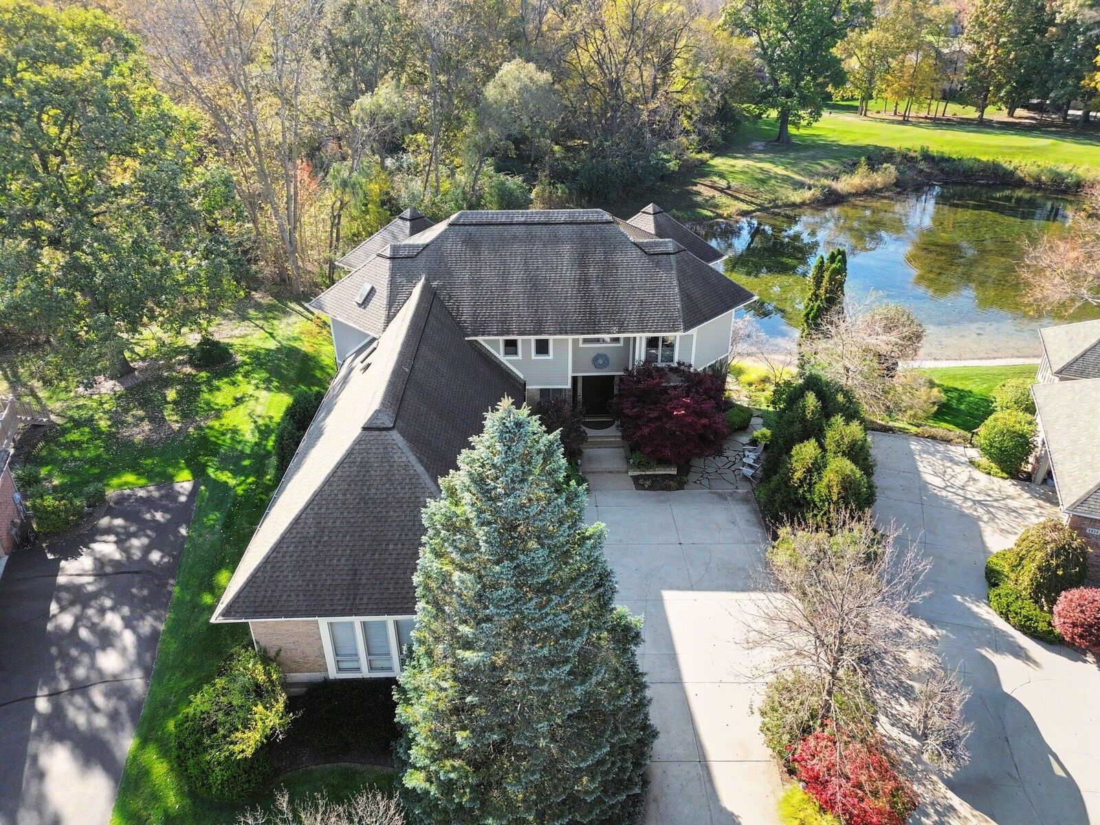 Property Photo:  4934 Saint Andrews Court  MI 48108 