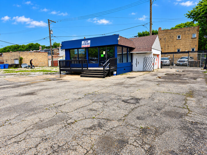 Property Photo:  2901 N Cicero Avenue  IL 60641 