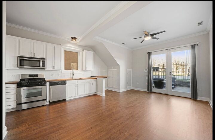 Property Photo:  2135 W Adams Street 1  IL 60612 