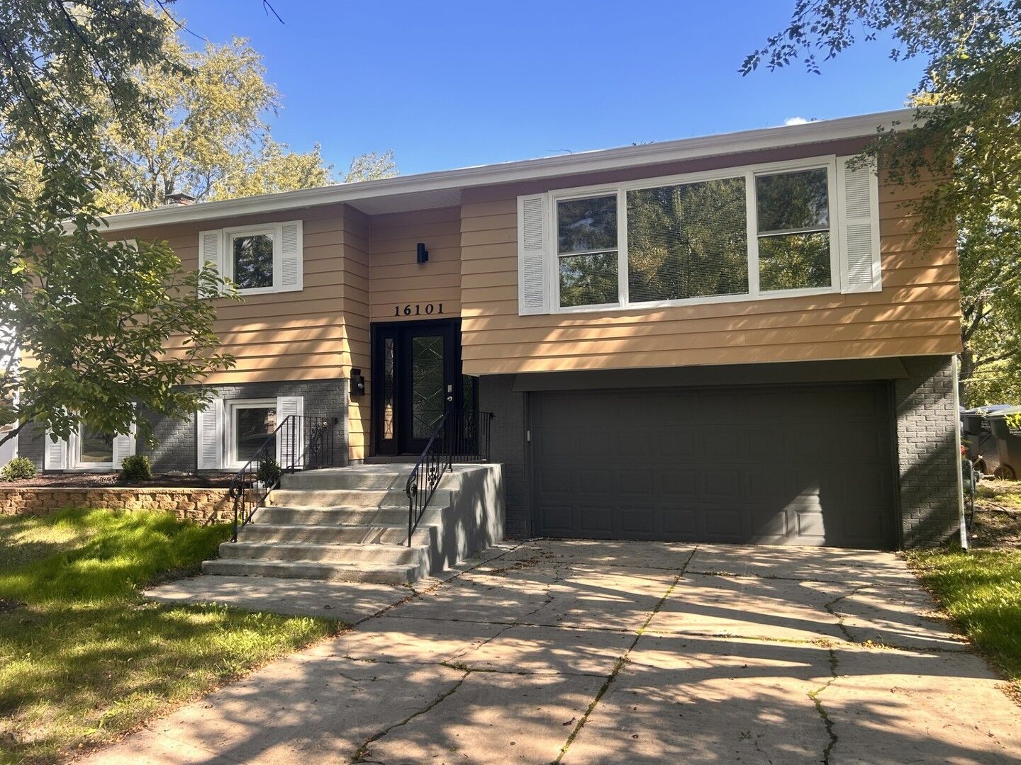 Property Photo:  16101 Avalon Avenue  IL 60473 