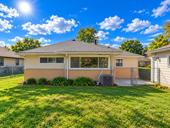 Property Photo:  306 Sauganash Street  IL 60466 