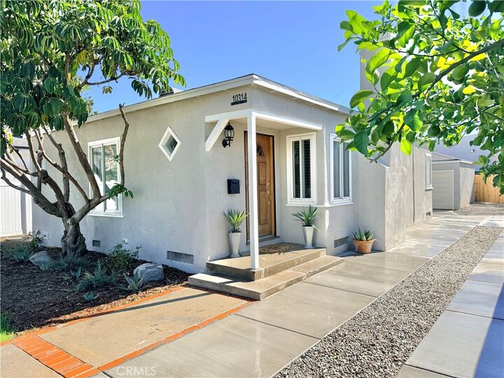 Property Photo:  10314 Stagg Street  CA 91352 