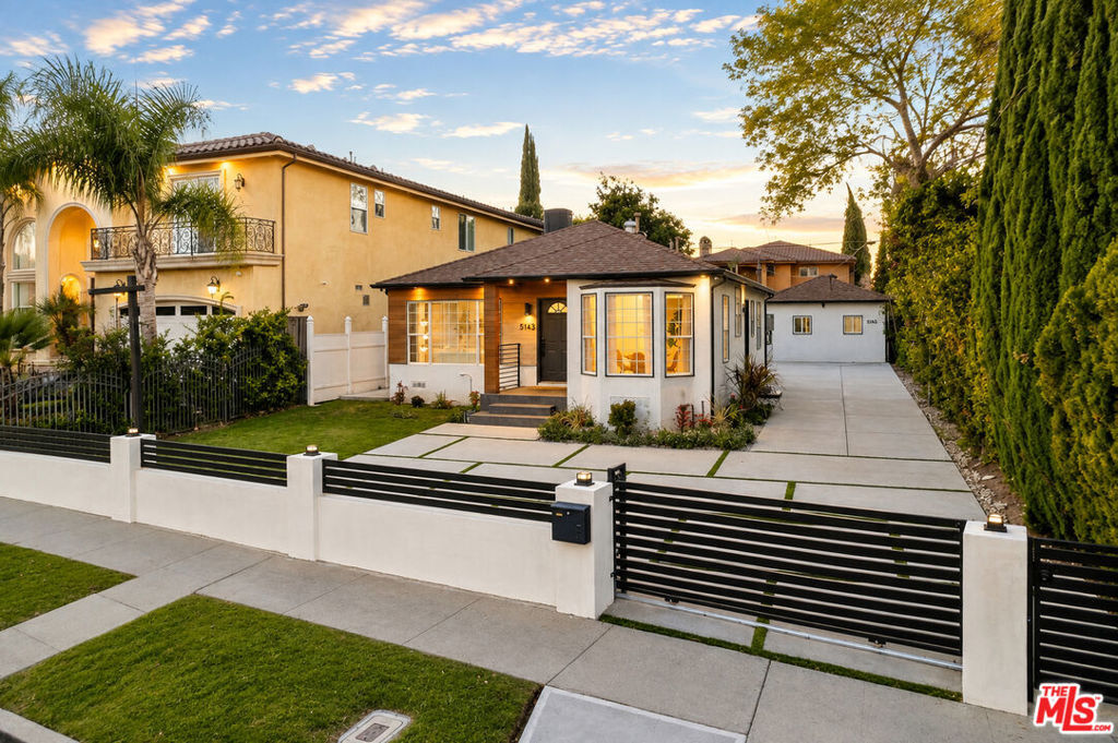 Property Photo:  5143 Newcastle Avenue  CA 91316 