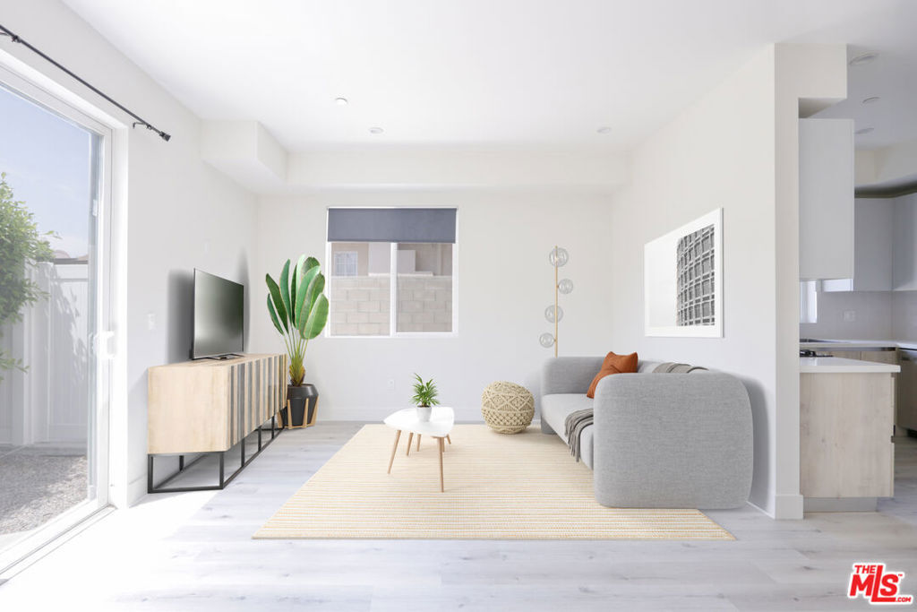 Property Photo:  5832 Tujunga Avenue 1  CA 91601 