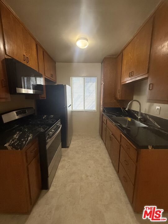 Property Photo:  1166 Amherst Avenue 6  CA 90049 