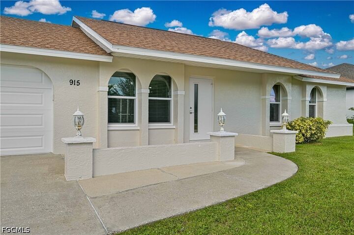 Property Photo:  915 SW 31st Terrace  FL 33914 