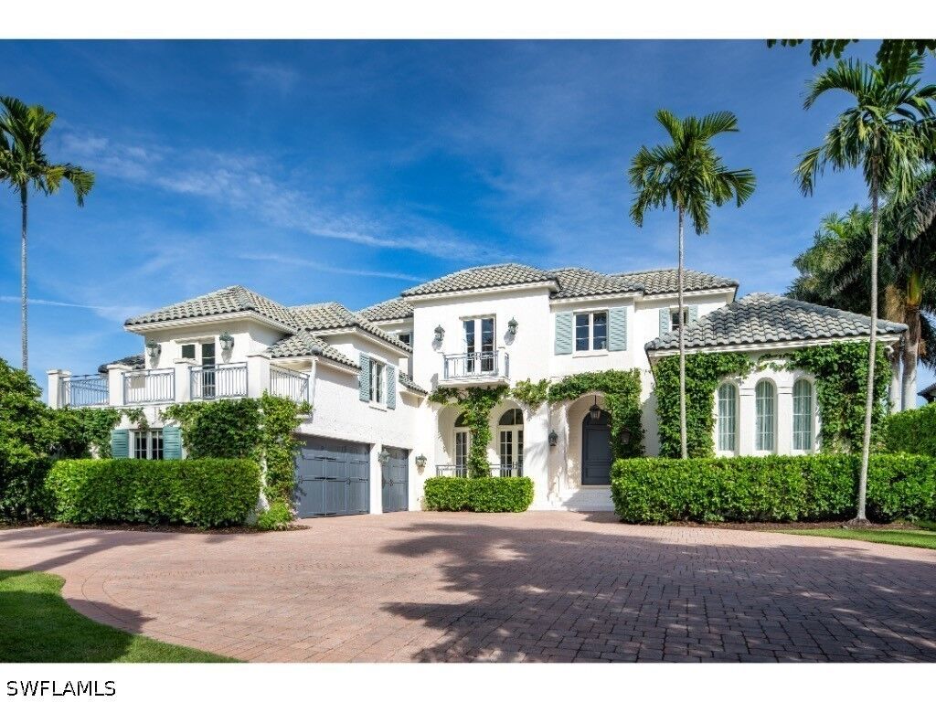 Property Photo: 997 Spyglass Lane FL 34102