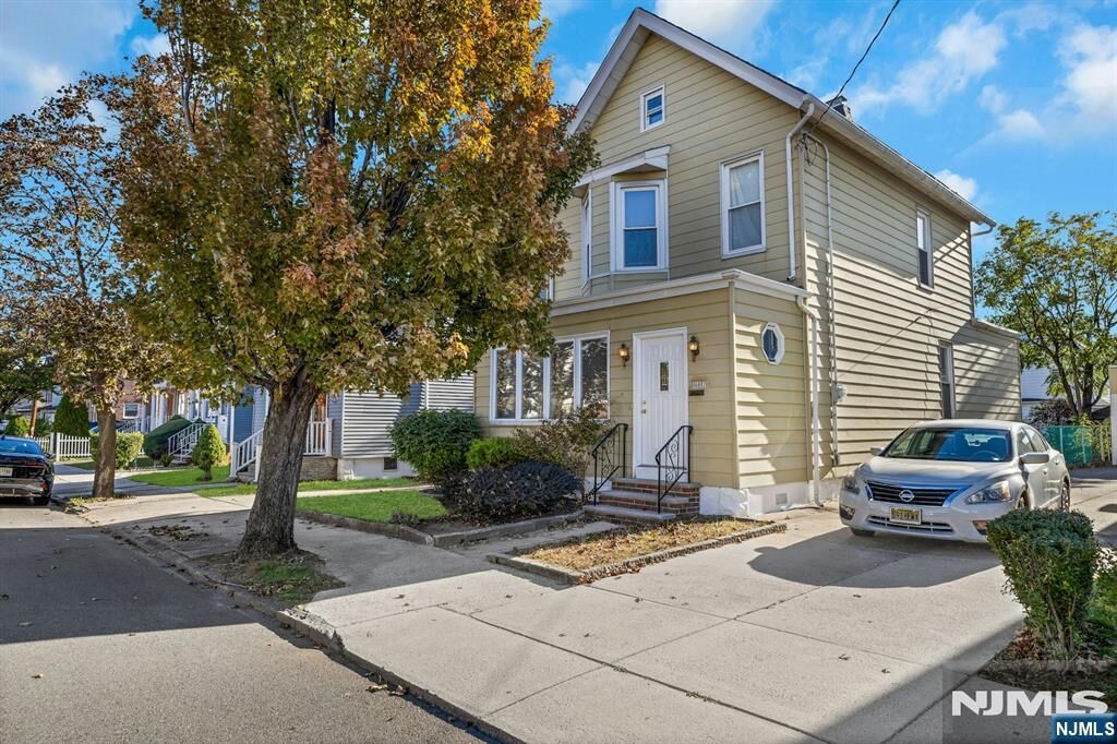 Property Photo:  470 Chestnut Street  NJ 07032 