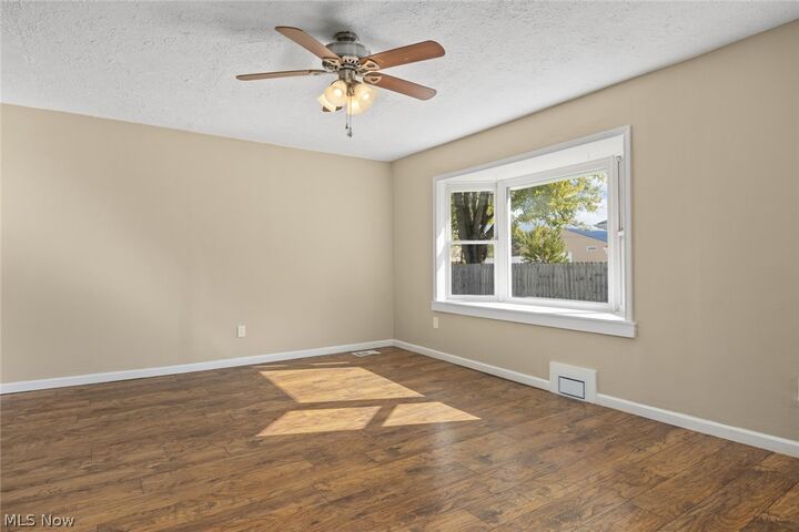 Property Photo:  117 Bennett Street  OH 44090 