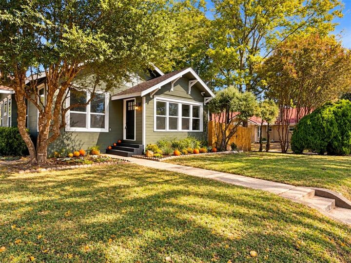 Property Photo:  1104 Park Street  TX 75401 