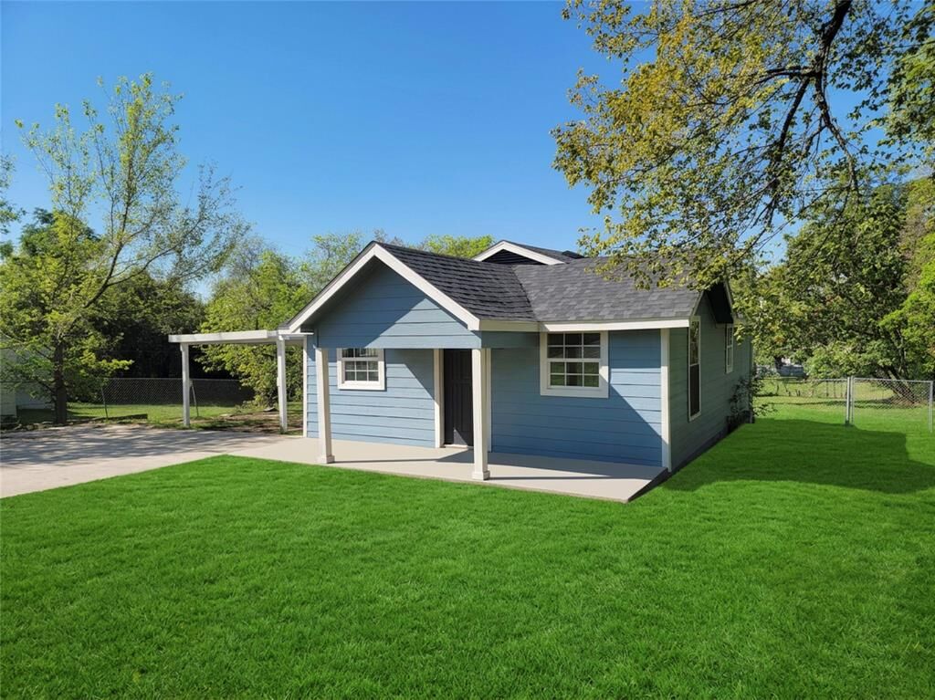 Property Photo: 1415 Roberts Cut Off Road TX 76114