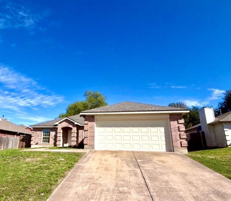 Property Photo:  1121 Doreen Street  TX 76108 