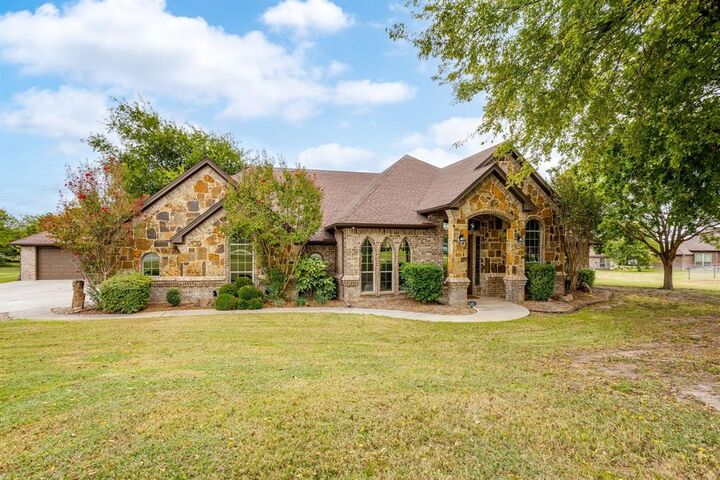 Property Photo: 116 Sandstone Lane TX 76085