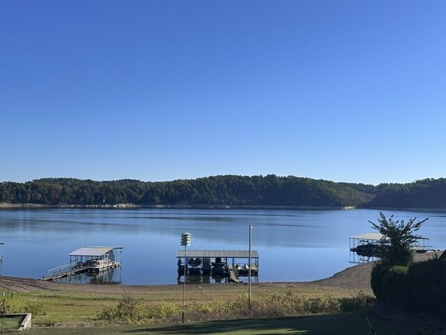 Property Photo:  8076 N Lakeshore Drive  AR 72756 