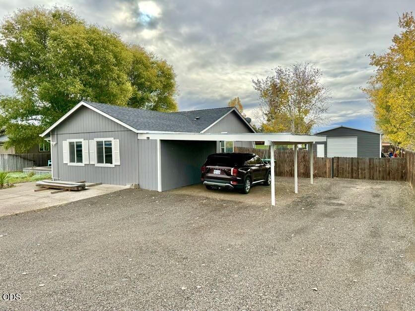 Property Photo: 1006 NE Mountain Ash Road OR 97754