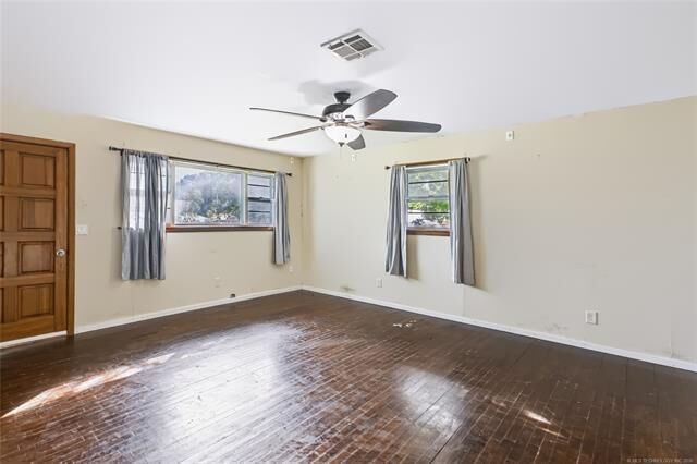 Property Photo:  609 N Hyden Street  OK 74872 