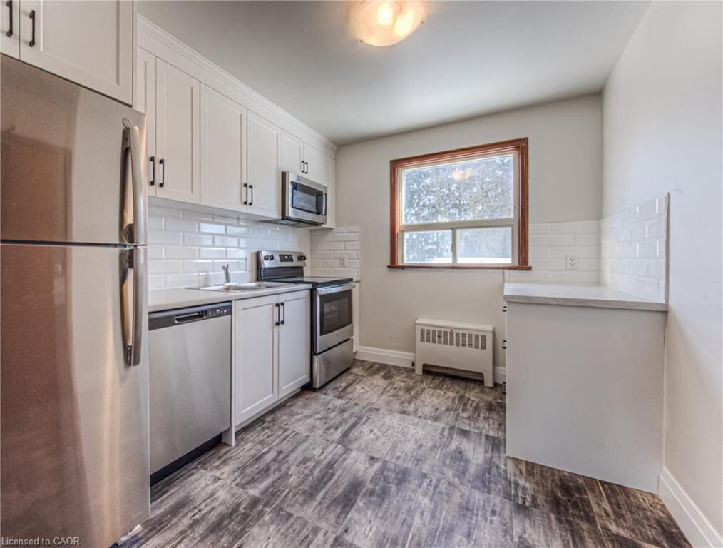 Property Photo:  5 Heiman Street 2  ON N2M 3L5 