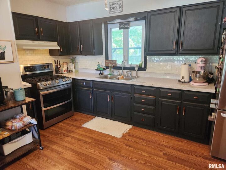 Property Photo: 518 E Bidwell Street IL 62568