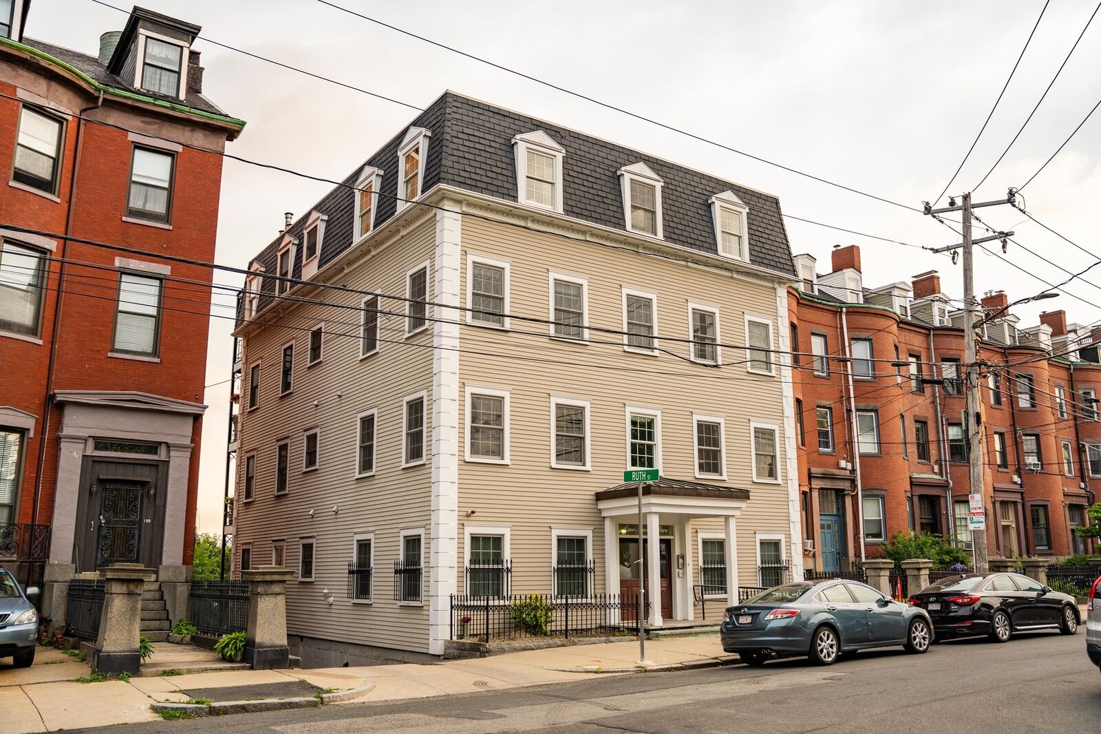 Property Photo: 195 Webster St 3 MA 02128