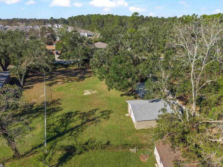 Property Photo:  6114 Confederate Dr  FL 32503 
