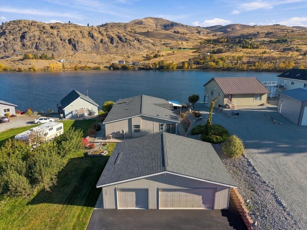 Property Photo: 4116 Wapato Lake Rd WA 98831