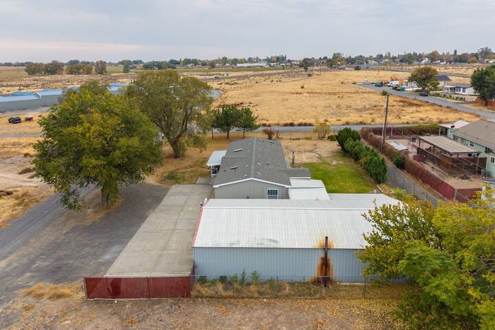 Property Photo:  739 S 2nd Place  WA 98851 