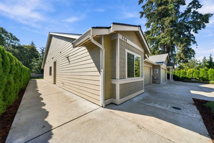 Property Photo: 306 154th St E WA 98445