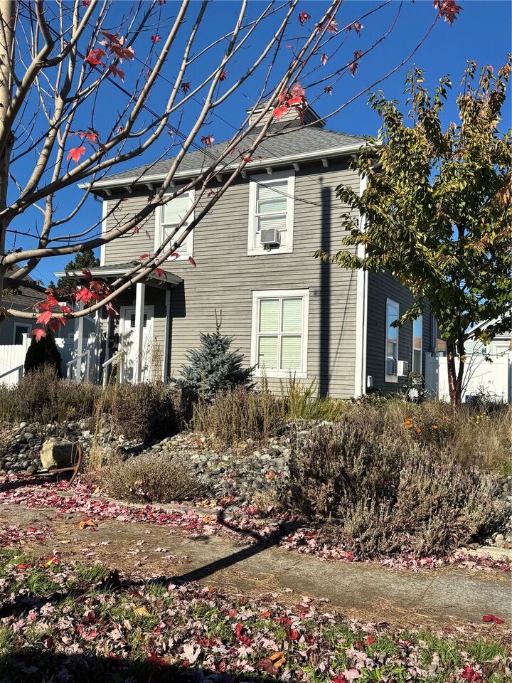 Property Photo:  1202  5th Street  WA 98221 