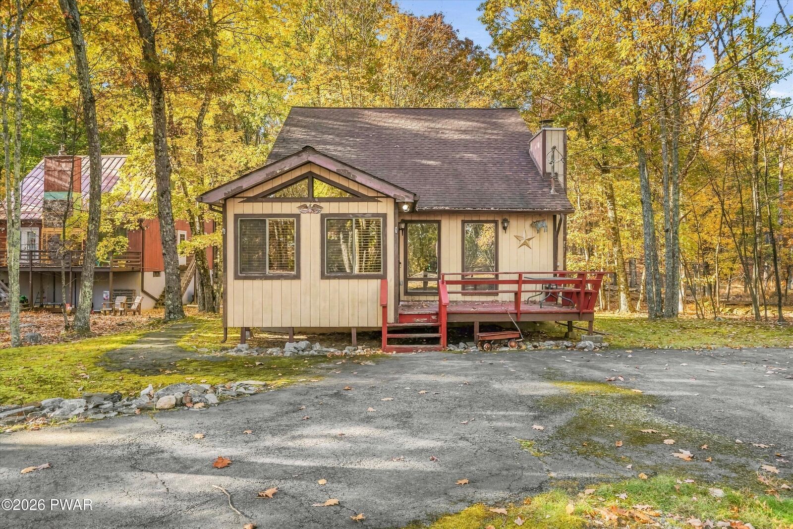 Property Photo: 106 Hawk Court PA 18324