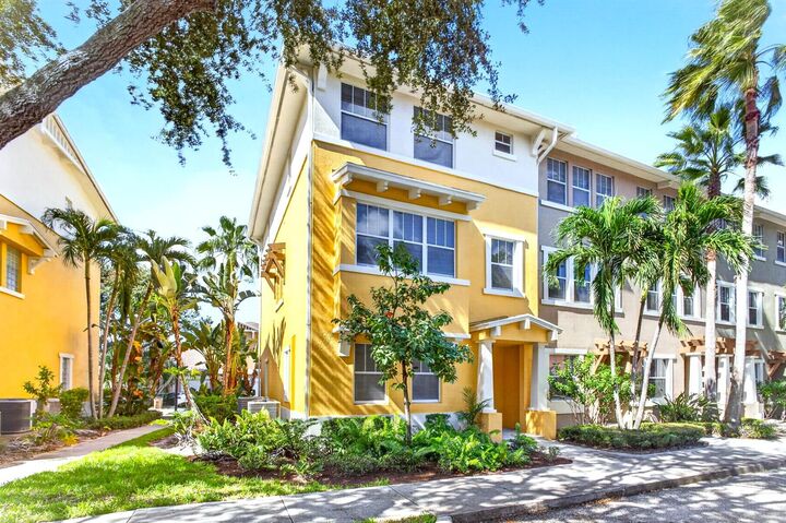 Property Photo:  840 Marina Del Ray Lane 1  FL 33401 
