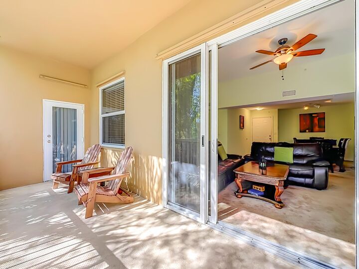 Property Photo: 519 E Sheridan Street 4042 FL 33004