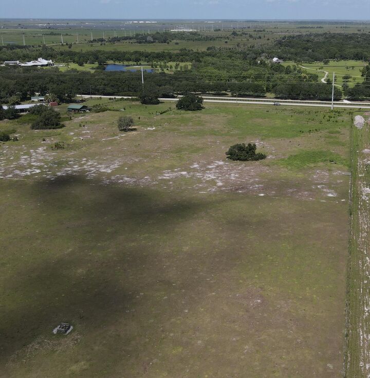 Property Photo:  23100 NE 48th Avenue  FL 34972 