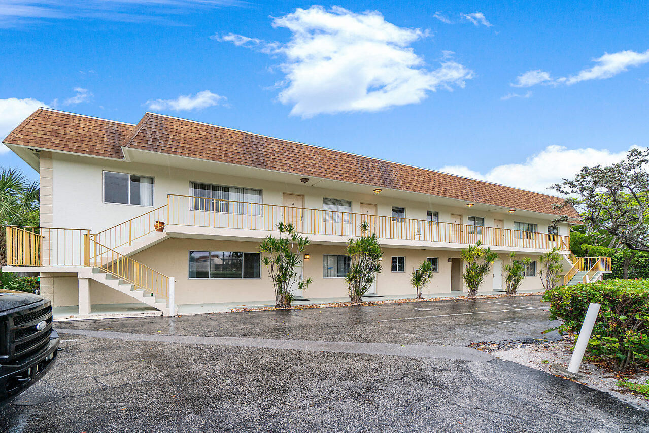 Property Photo:  701 NE 7th Avenue 2  FL 33483 