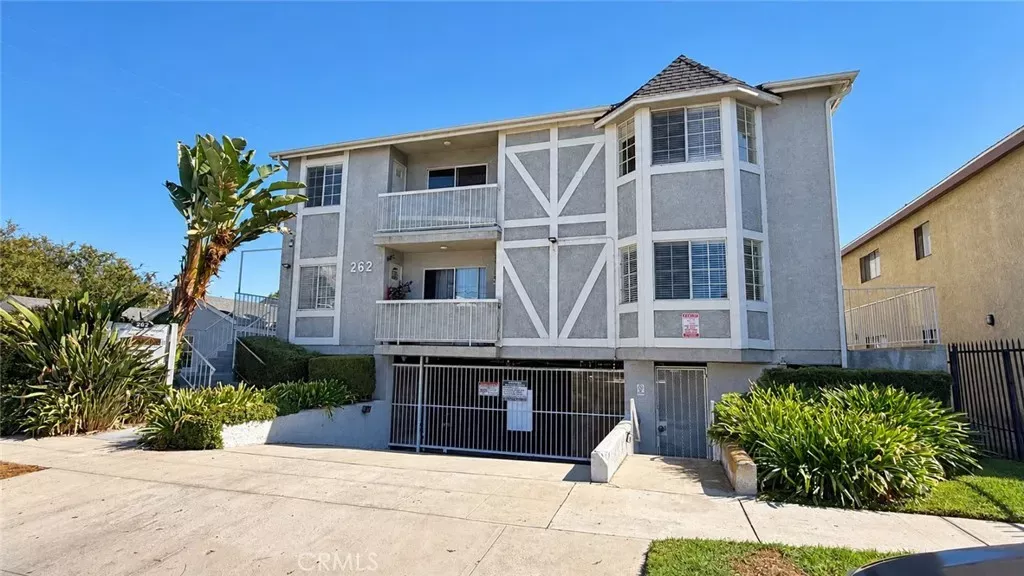 Property Photo:  262 W Valencia Avenue D  CA 91502 
