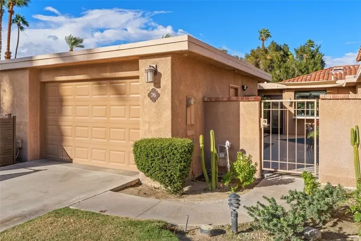 Property Photo: 76 Sunrise CA 92270
