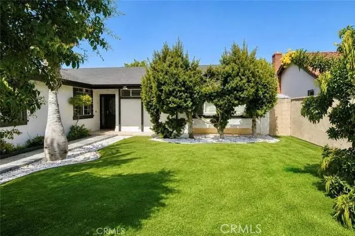 Property Photo:  2606 S Poplar St  CA 92704 