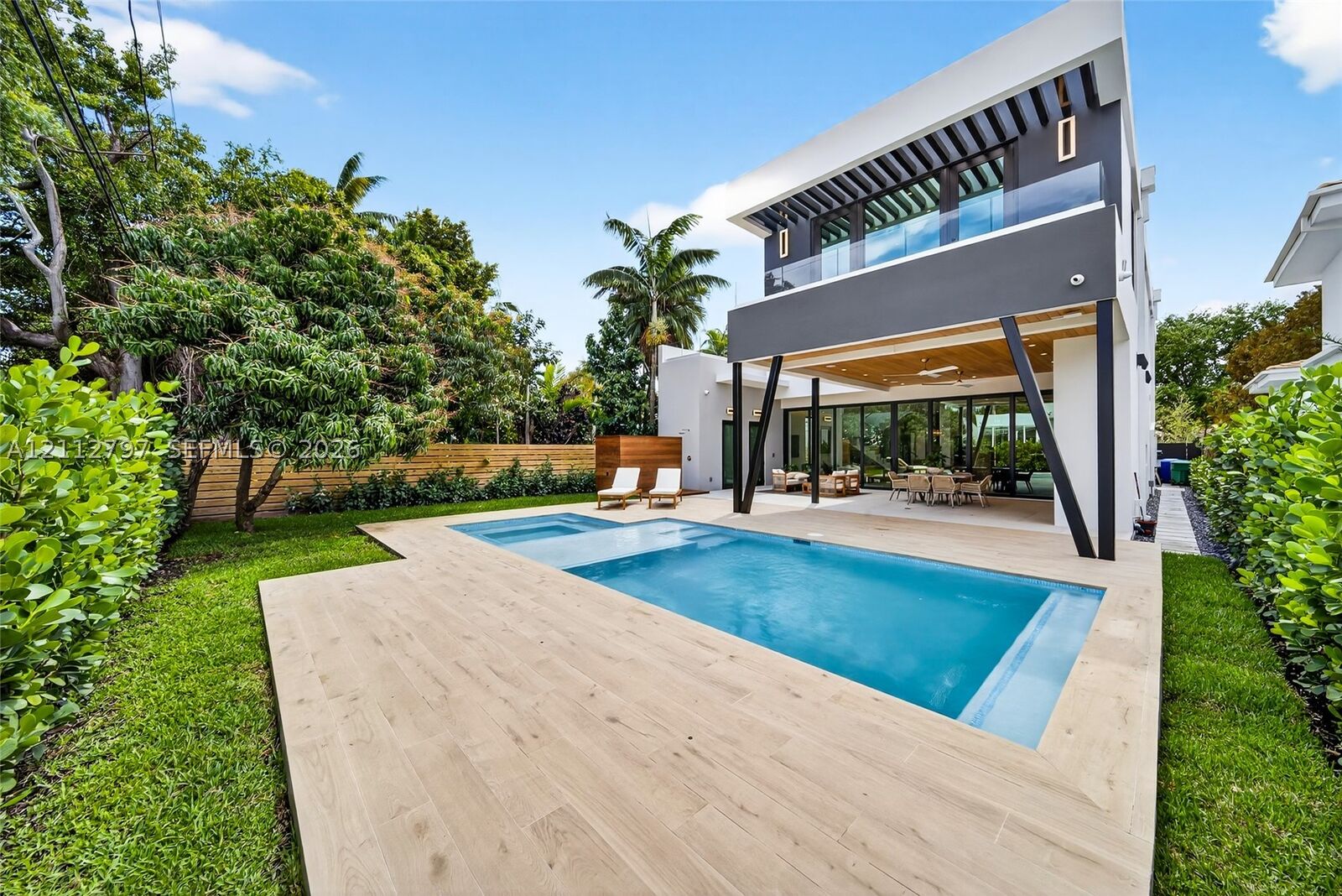 Property Photo:  609 SW 24th Rd  FL 33129 