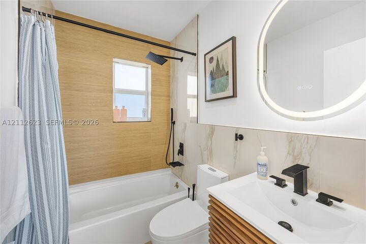 Property Photo:  817 Tyler St 10  FL 33019 