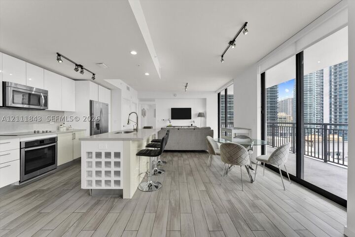 Property Photo:  999 SW 1st Ave 1903  FL 33130 