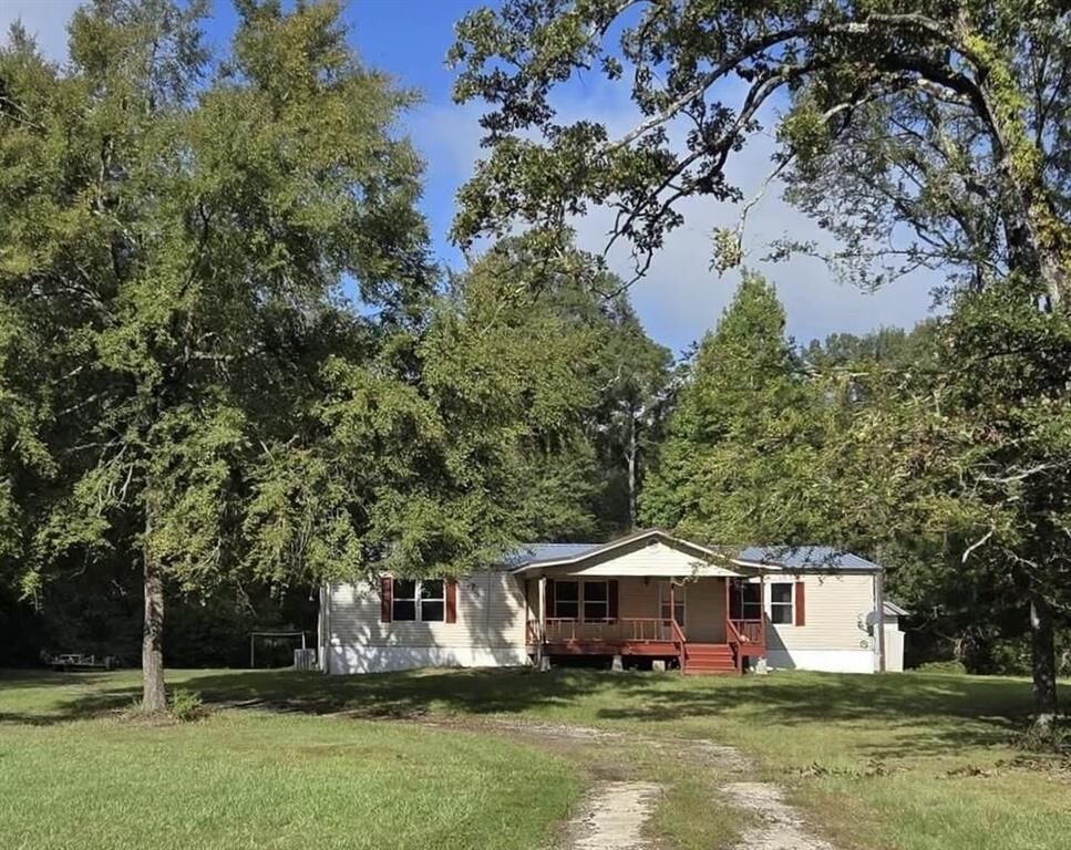Property Photo: 1401 Neville Vizena Rd LA 70655