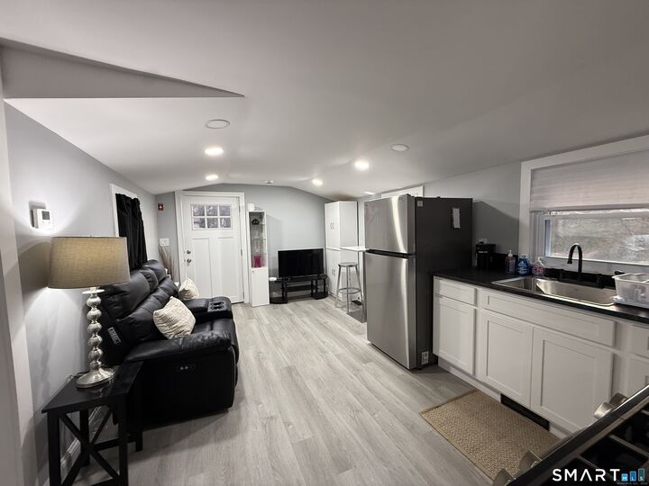 Property Photo:  465 James Farm Road  CT 06614 