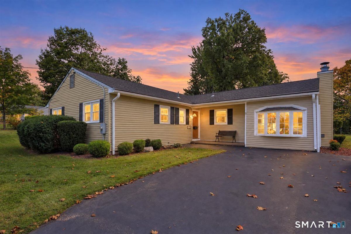 Property Photo: 7 Dogwood Lane CT 06111