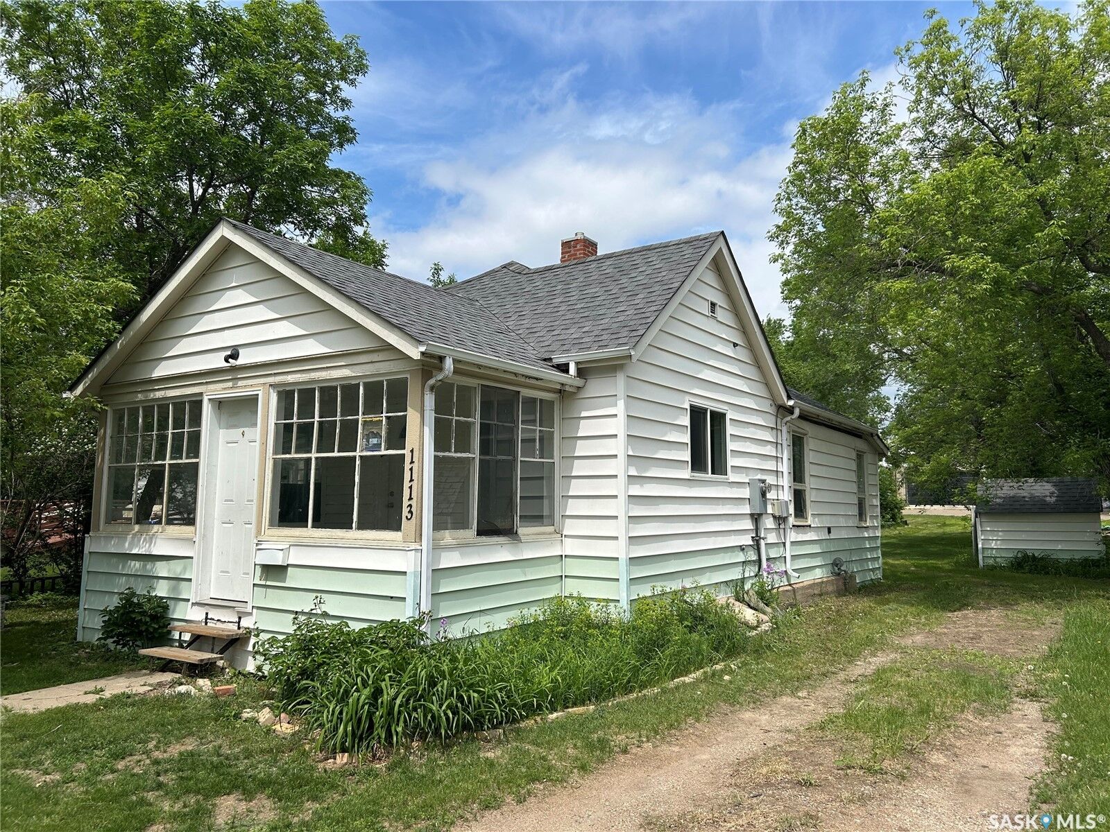 Property Photo:  1113 Valley Street  SK S4A 0E3 
